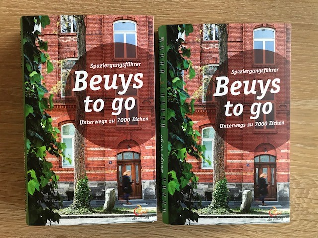 Spaziergangsführer „Beuys to go – Unterwegs zu 7000 Eichen“